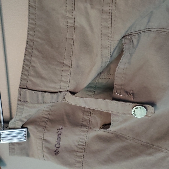 ⭐️3/$35 Columbia Titanium Capris - Picture 7 of 9